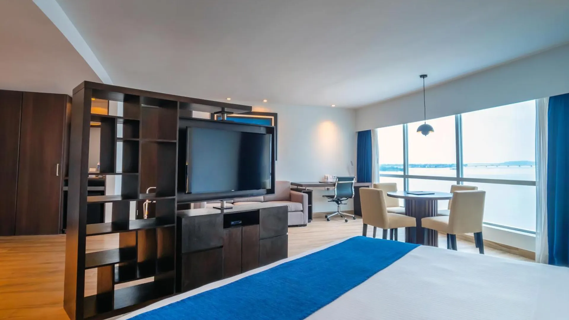 Wyndham Guayaquil, Puerto Santa Ana Hotel